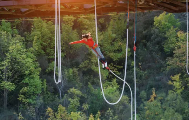 BUNGEE JUMPING